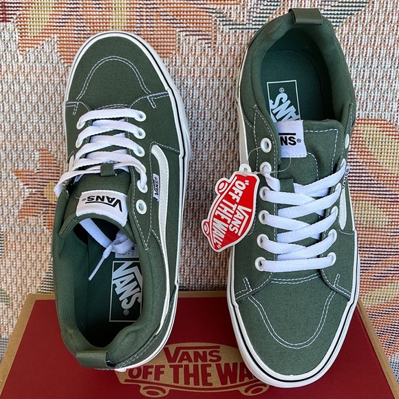 Vans Filmore
Canvas Duck Green/White
VNOA5HTXQ31
WMNS sneakers - Picture 13 of 16